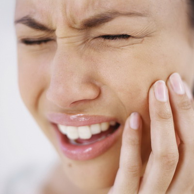 Острая зубная боль - симптом развития пульпита